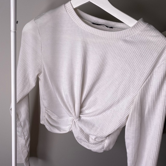 ZAFUL WHITE RIBBED LONG SLEEVE CROP TOP - Picture 1 of 4